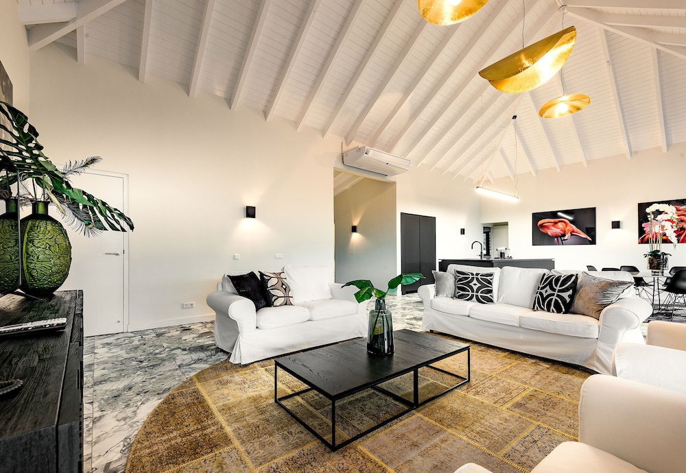 Papagayo Beach Resort 45/72