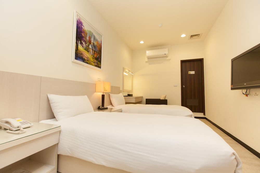 F Hotel Sanyi 16/32