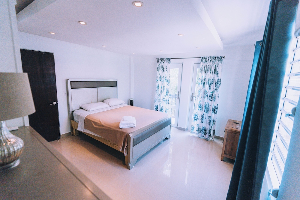 Placid Suites (ex. HM Suites) 16/50