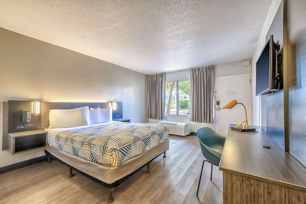 Motel6 Spring Hill, FL - Weeki Wachee 25/64