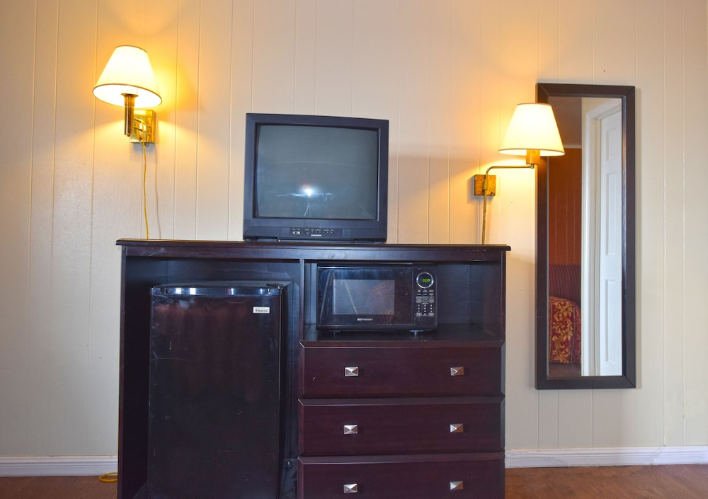 Skyview Manor Motel 33/54