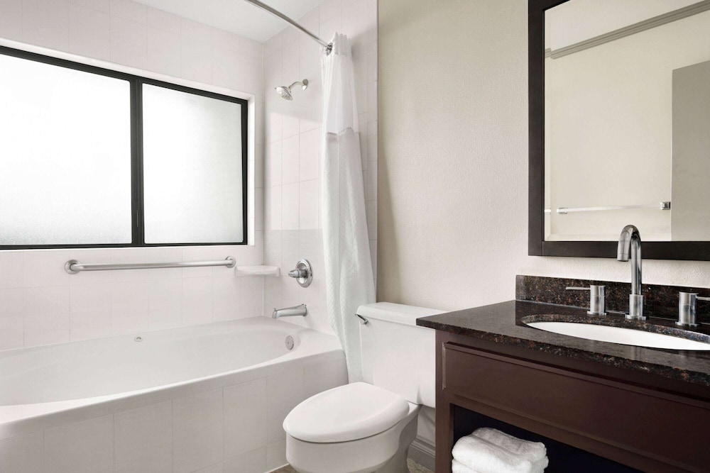 Baymont By Wyndham Monterey Park 41/45