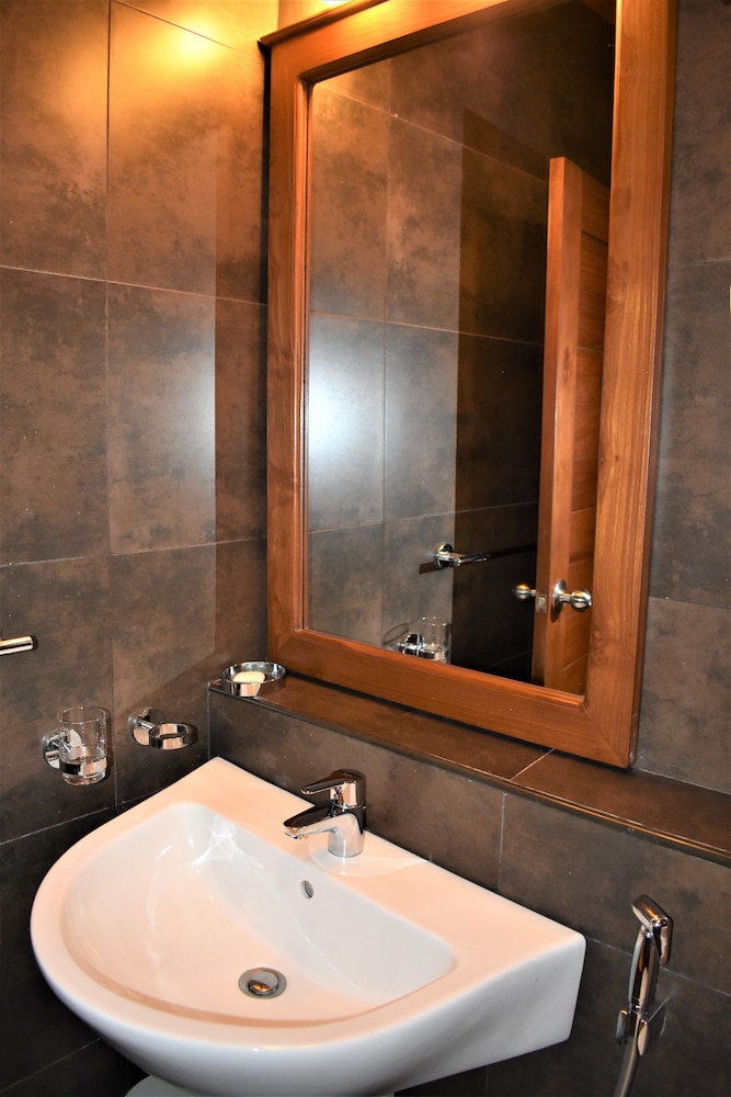 Port View City Hotel 43/46