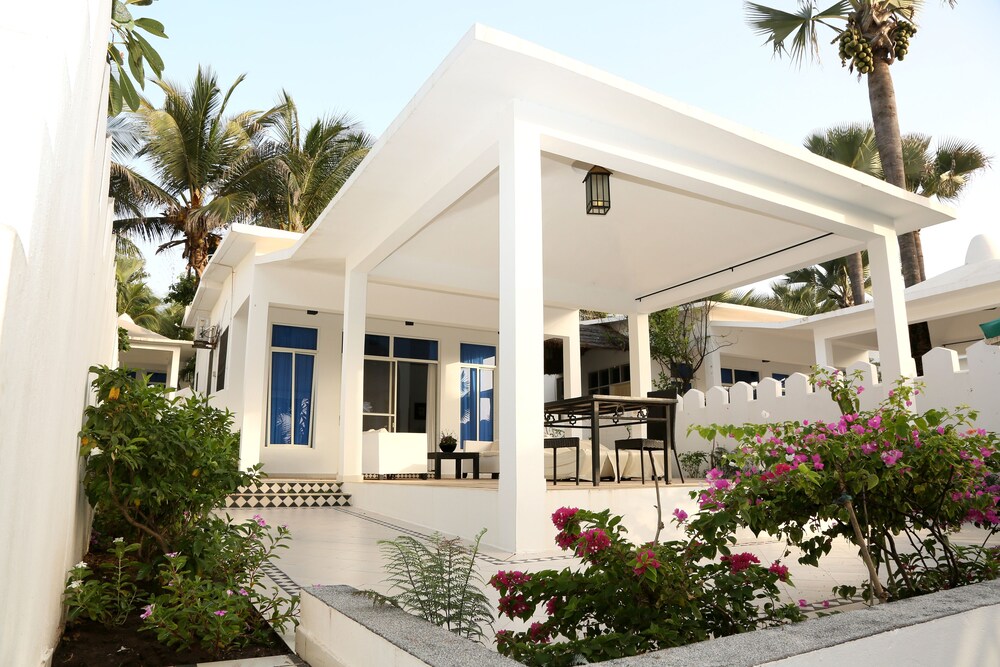 Coco Ocean Resort and Spa in SERREKUNDA