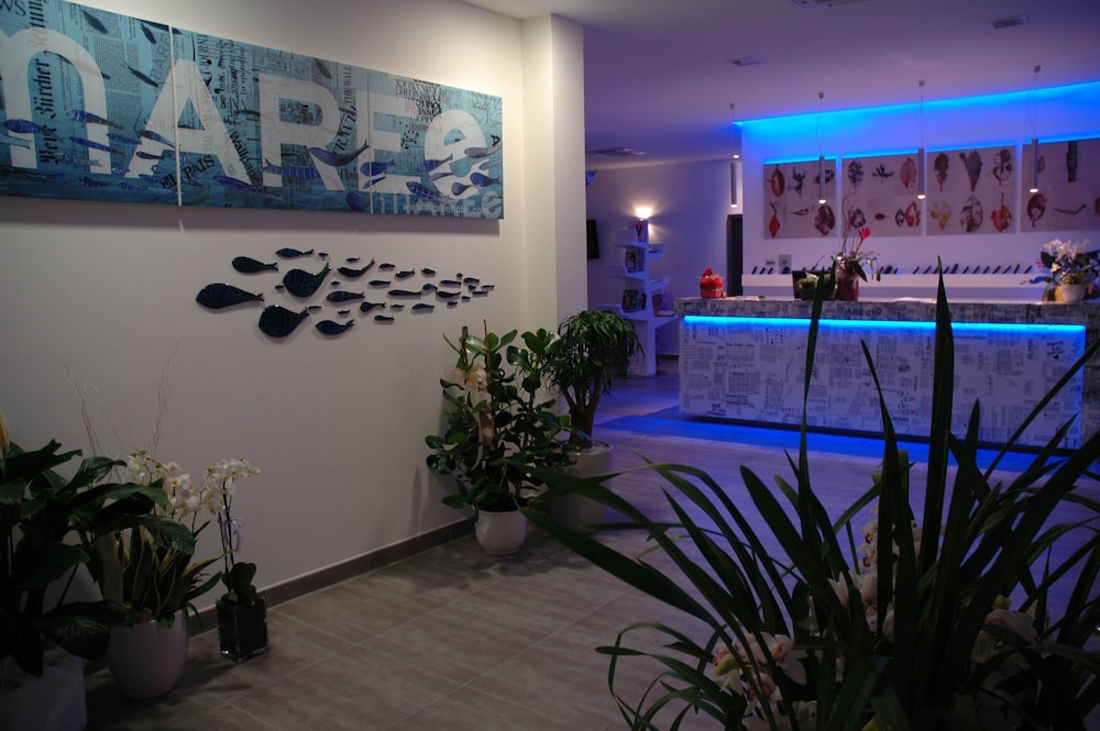 Maree Hotel 6/48