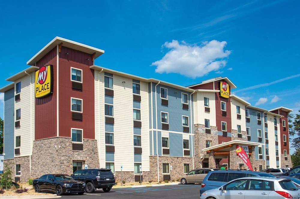 La Quinta Inn & Suites by Wyndham Greenville 9/61
