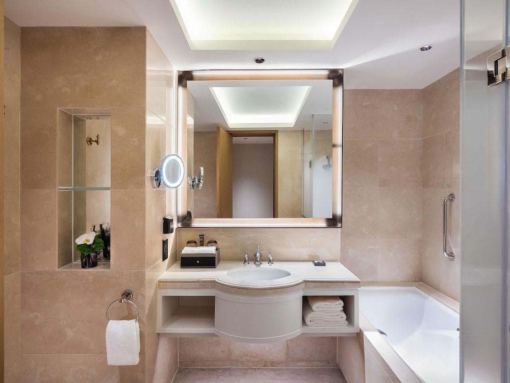 Novotel Shanghai JingAn 50/50