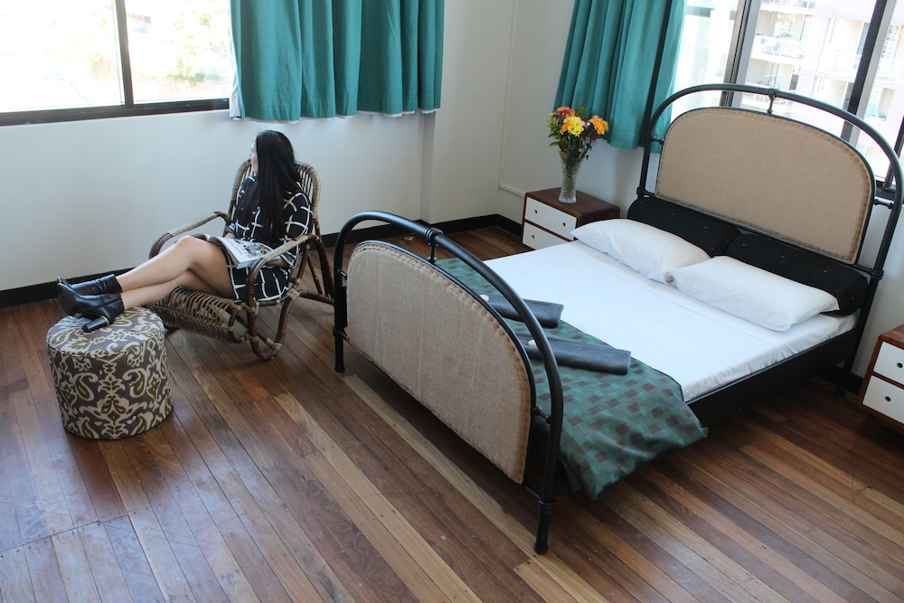 Bunk Backpackers 18/50