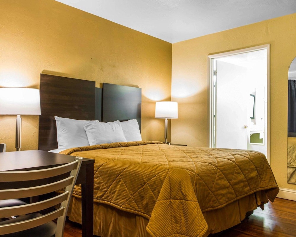 Econo Lodge Sacramento Convention Center 12/26