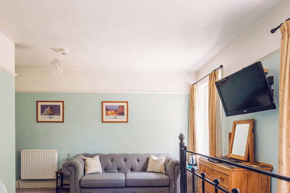 Broomfield House 33/50