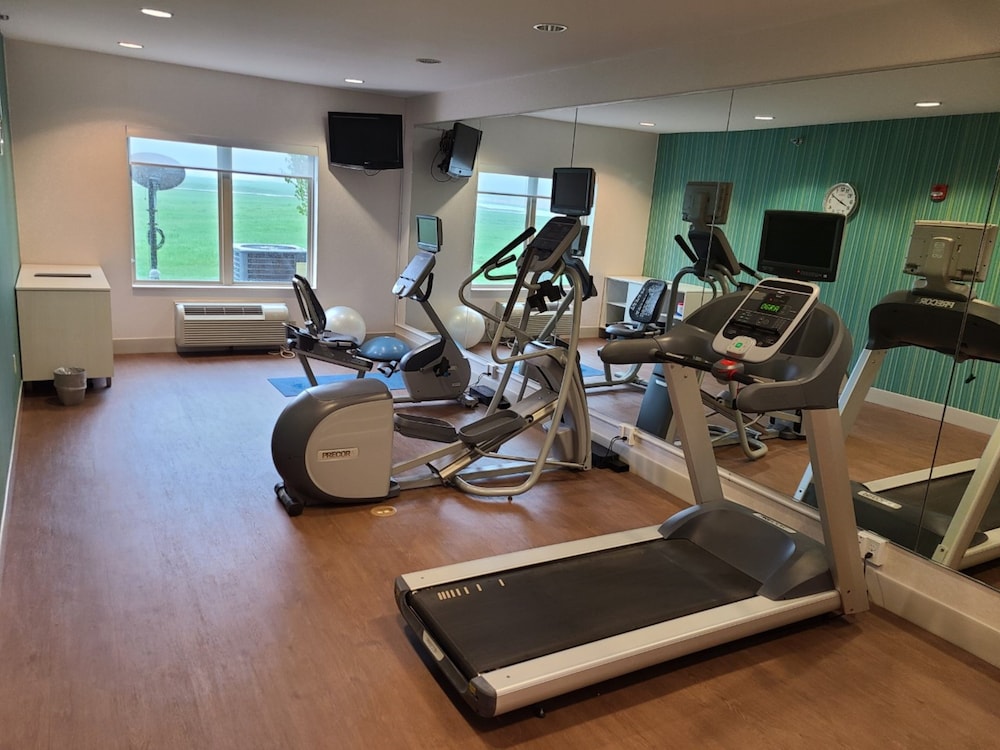 Holiday Inn Express Hotel Suites Sheldon 20/33