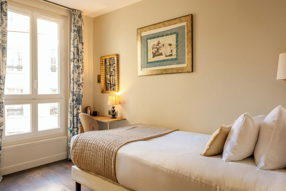 ROOM, SINGLE
