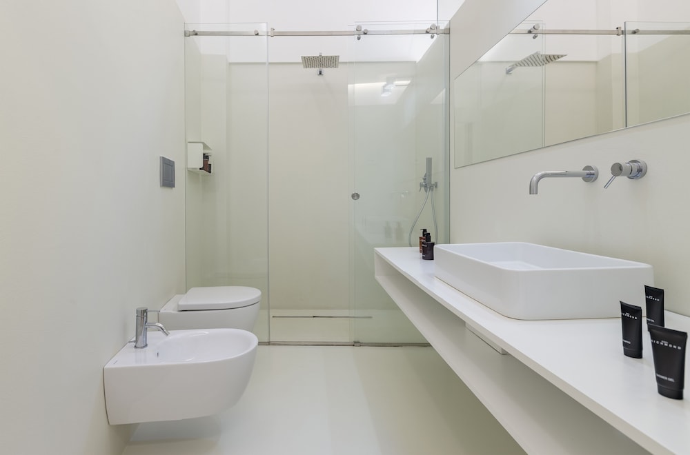 Five Place Design Suite & Apartments 50/58