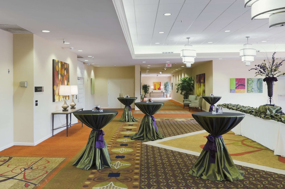 DoubleTree by Hilton Hotel Tucson - Reid Park 44/56