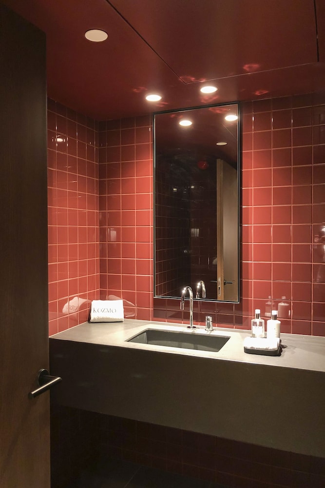 Kozmo Hotel Suites and Spa 26/50