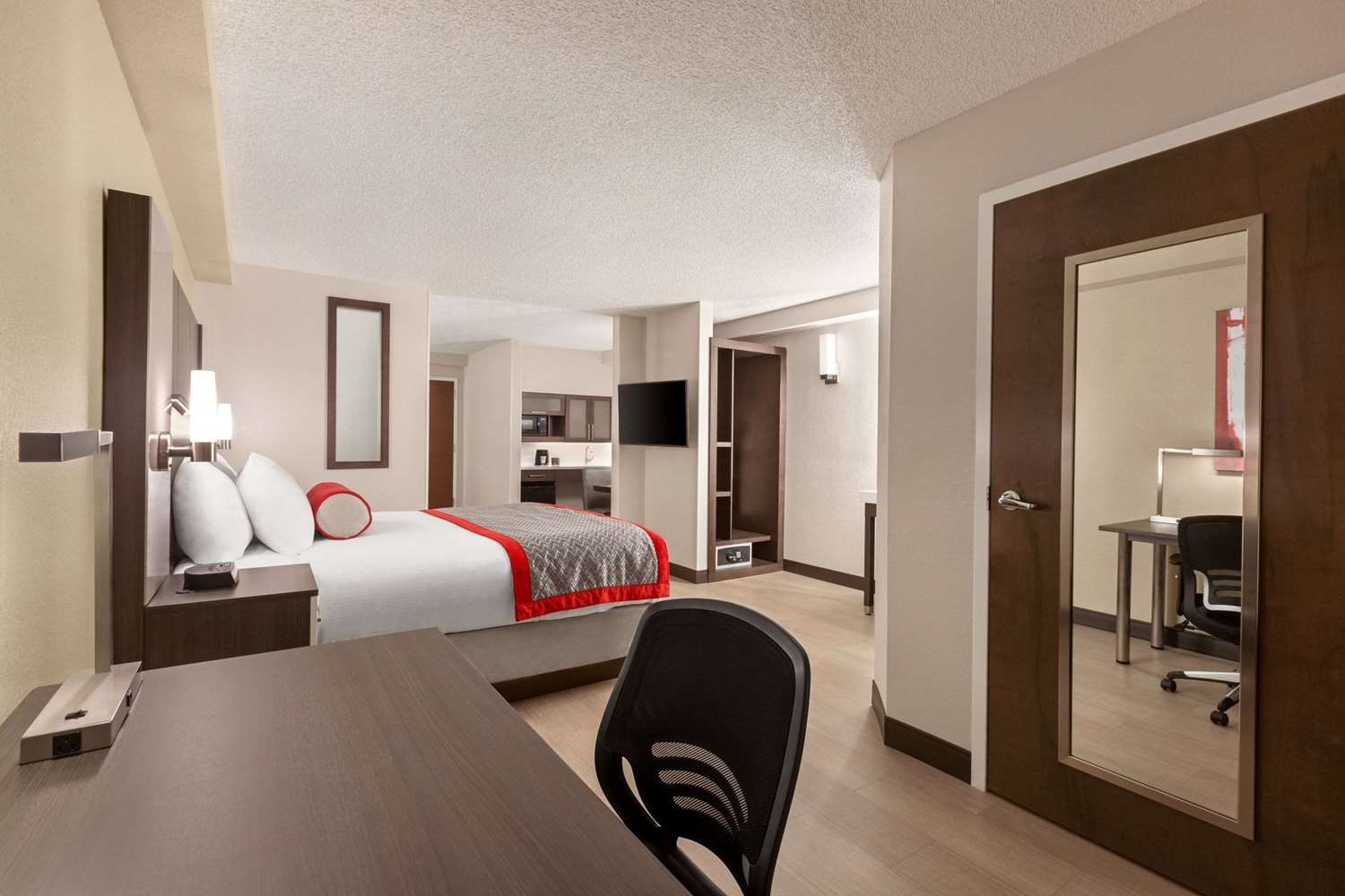 Ramada by Wyndham Suites Orlando Airport 55/56
