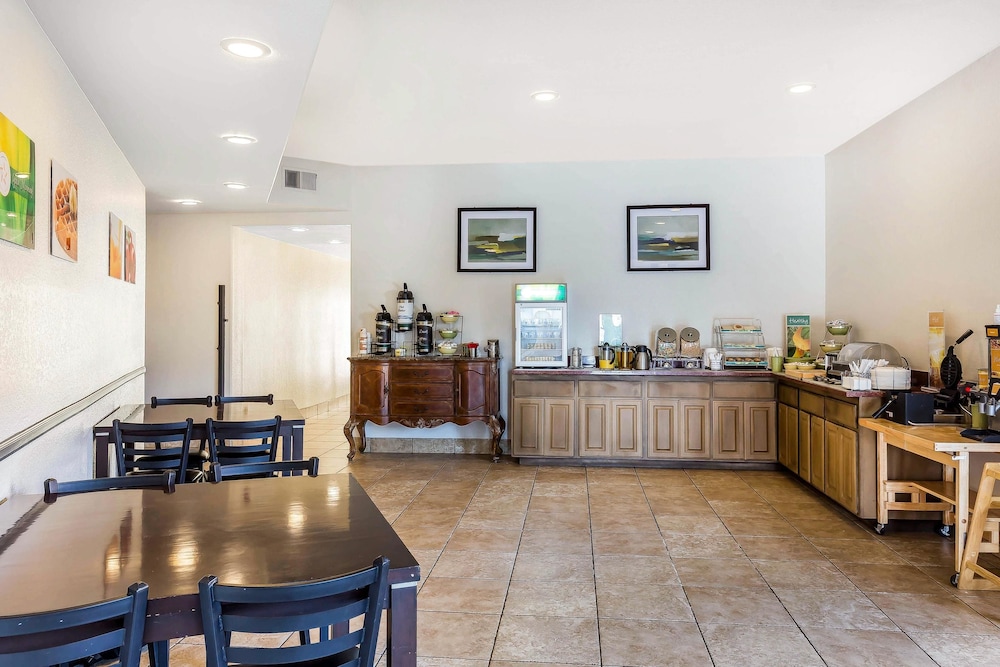 Quality Inn Fallbrook I 15 7/34