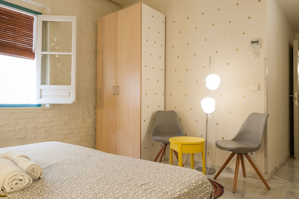 The Nomad Hostel 27/77
