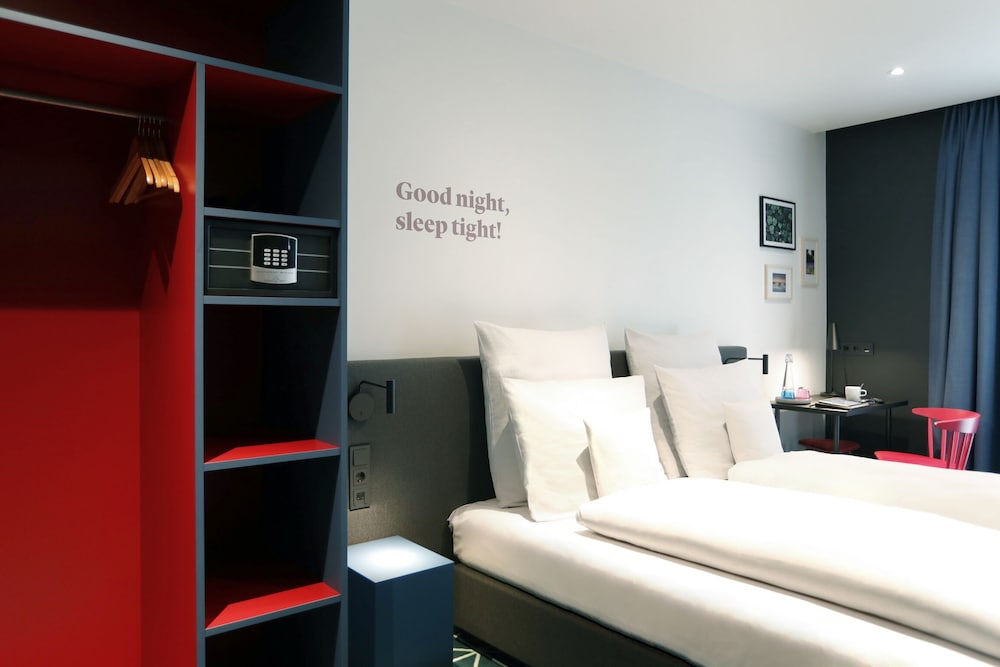 Sander Hotel 9/23