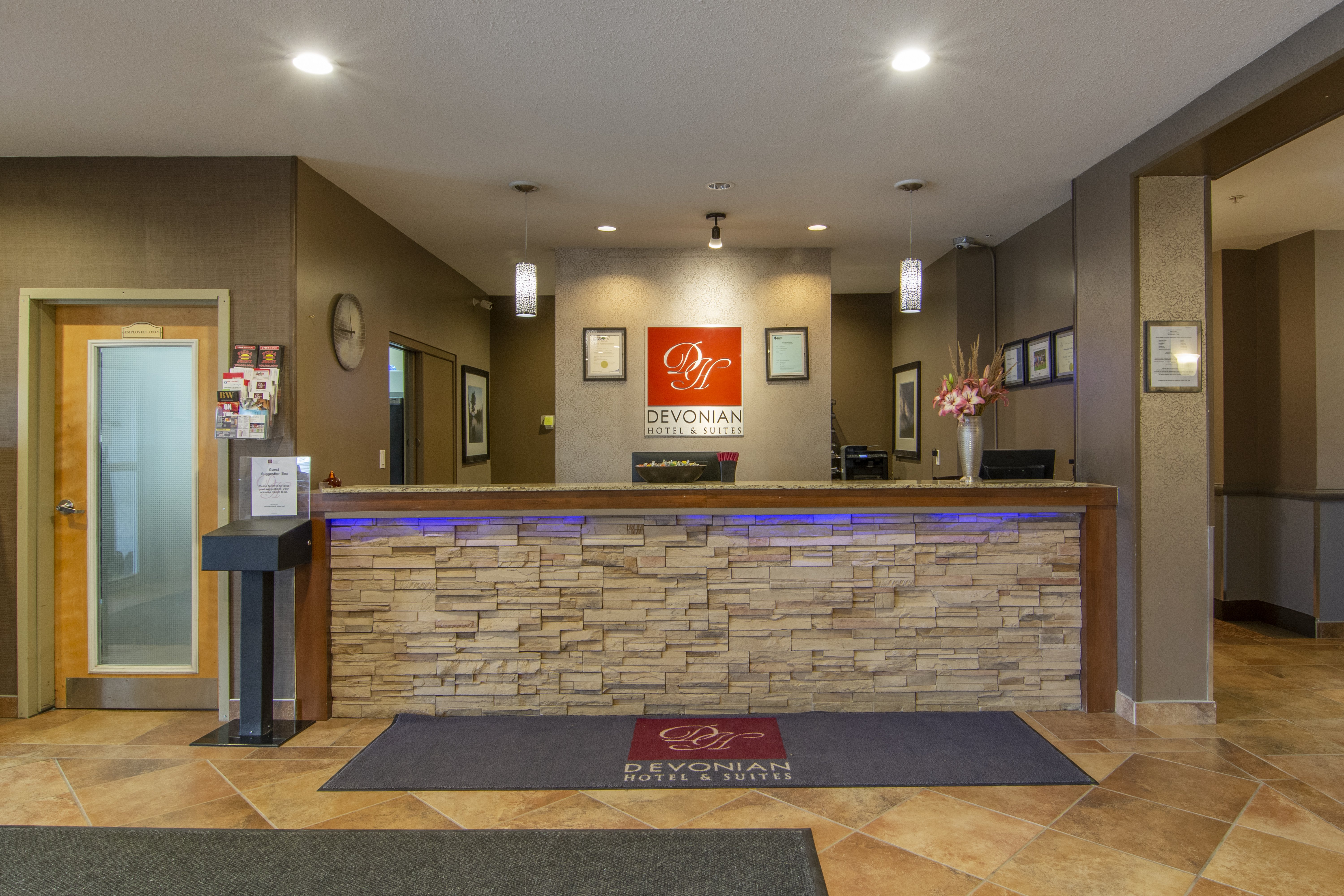 Devonian Hotel Suites 3/35