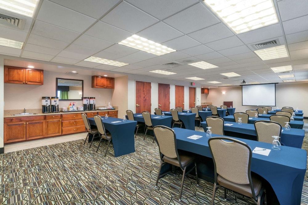 Hampton Inn And Suites Valley Forge Oaks 50/53