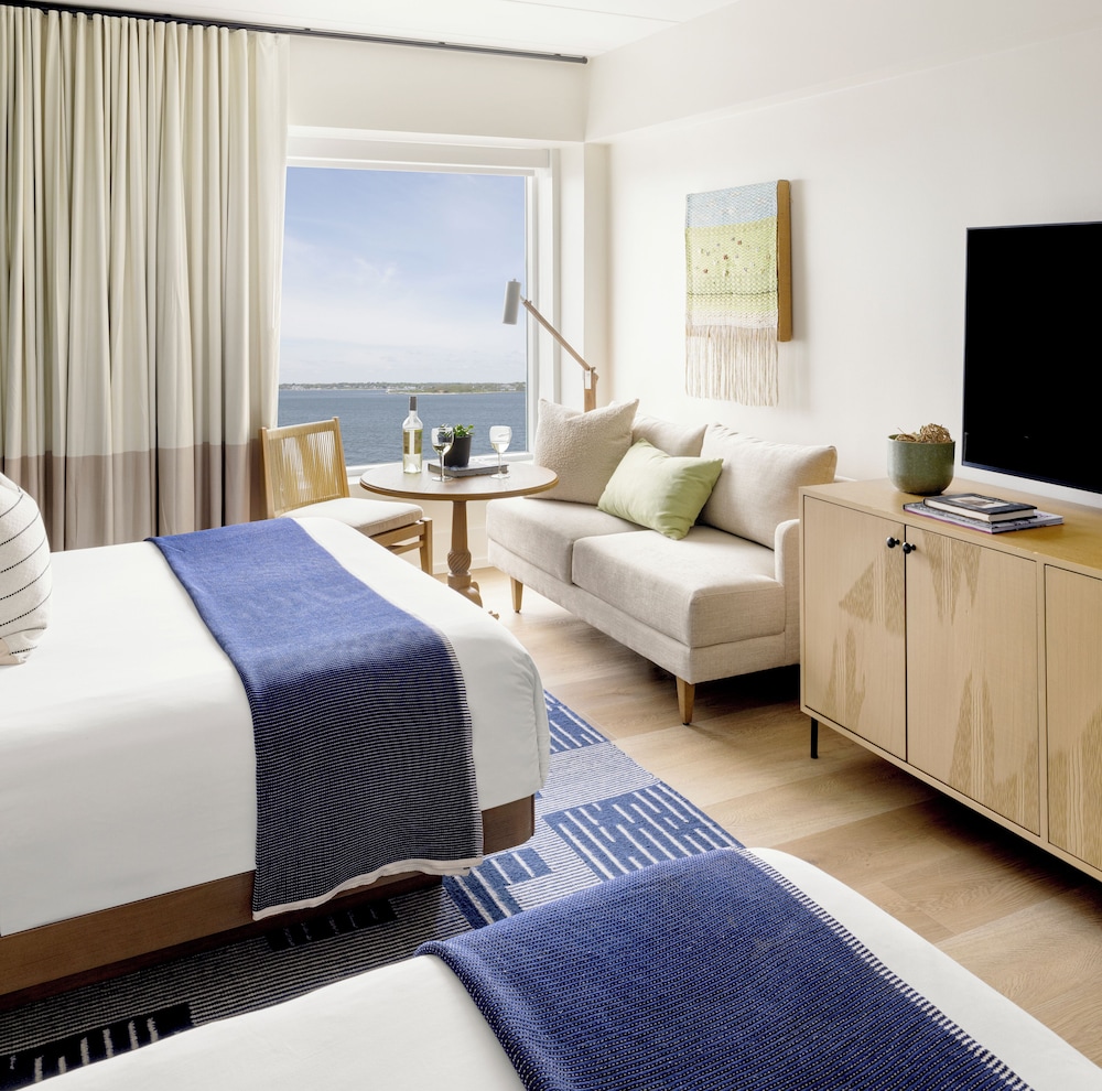 Room, 2 Queen Beds, Water View