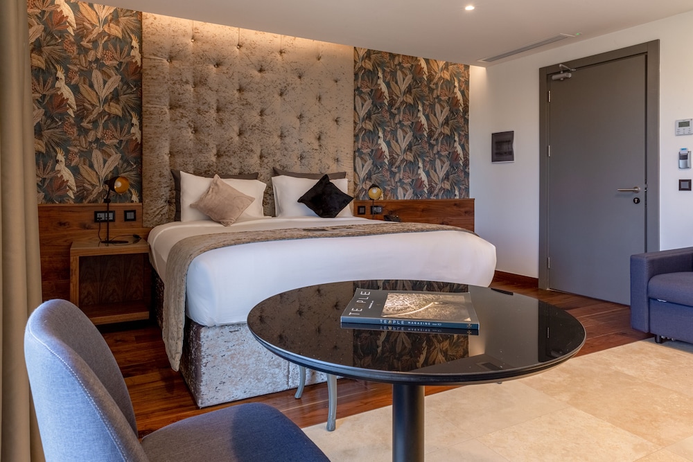 The Village Boutique and Spa 46/72