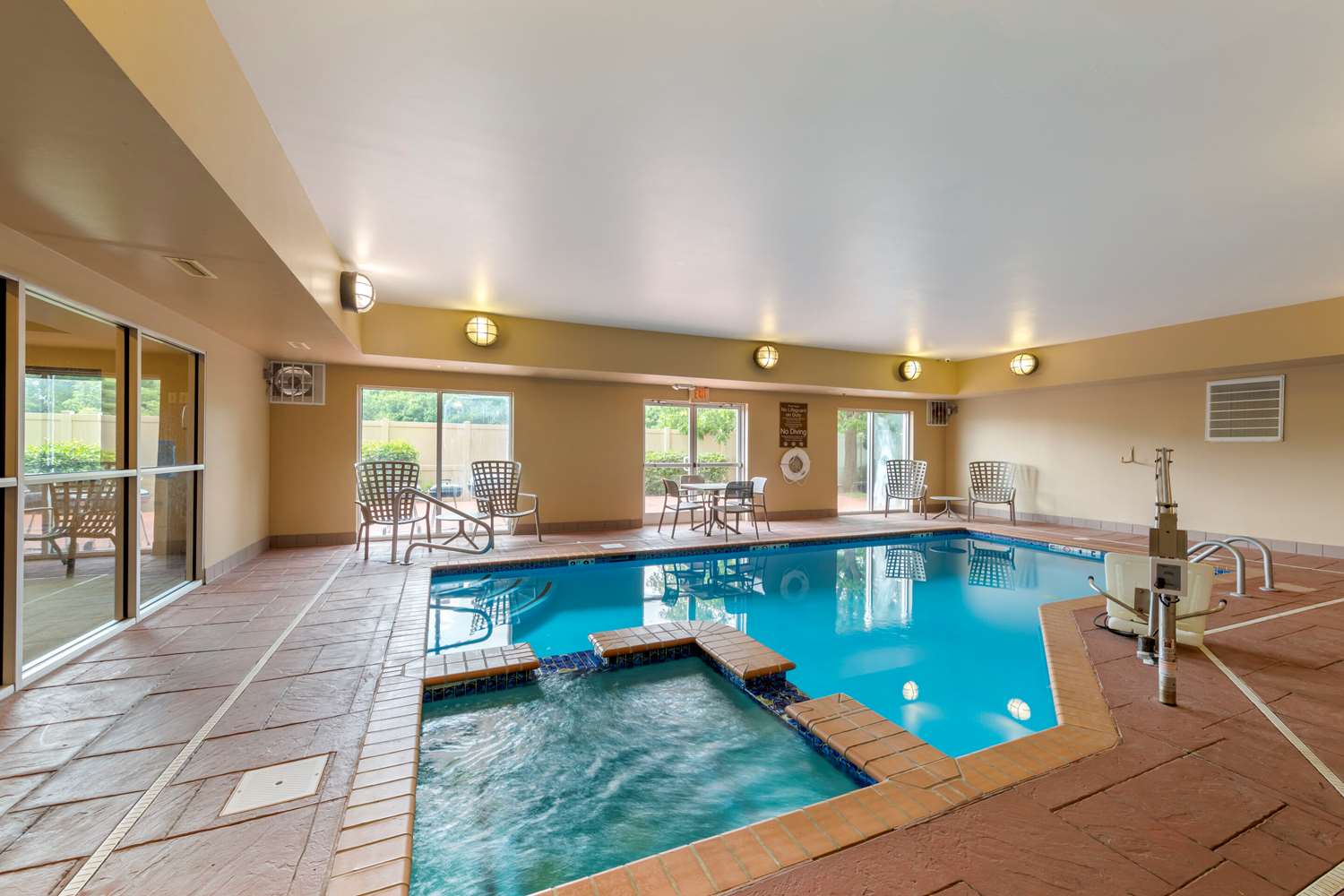 Comfort Inn Huntsville Research Park, AL 21/34