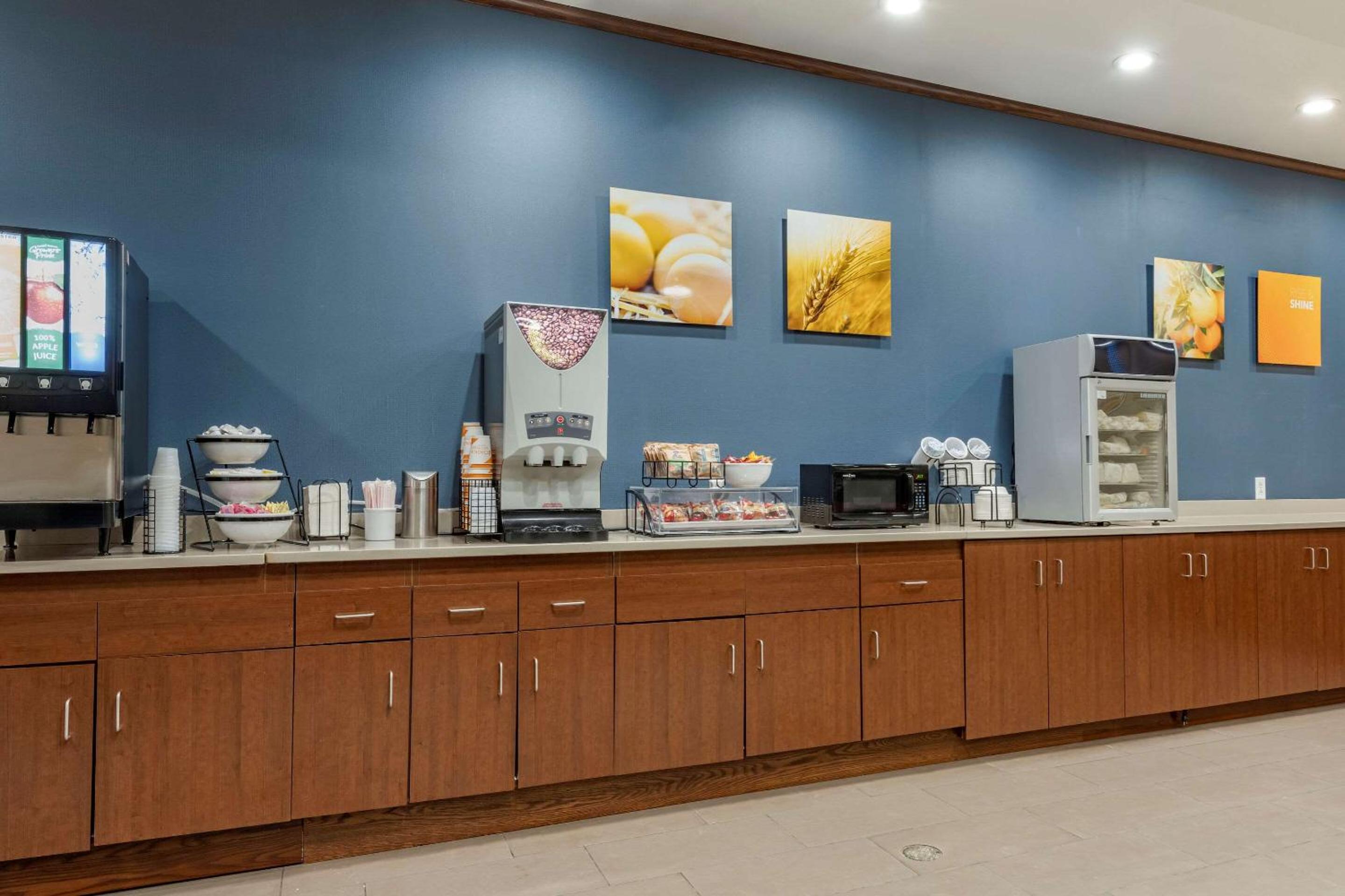 Comfort Inn & Suites 8/40