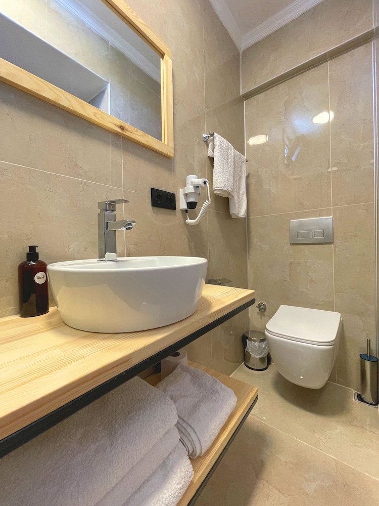 غرفة قياسية رباعية بسرير مزدوج وسرير فردي، Alibaba Airport Hotel 6/7