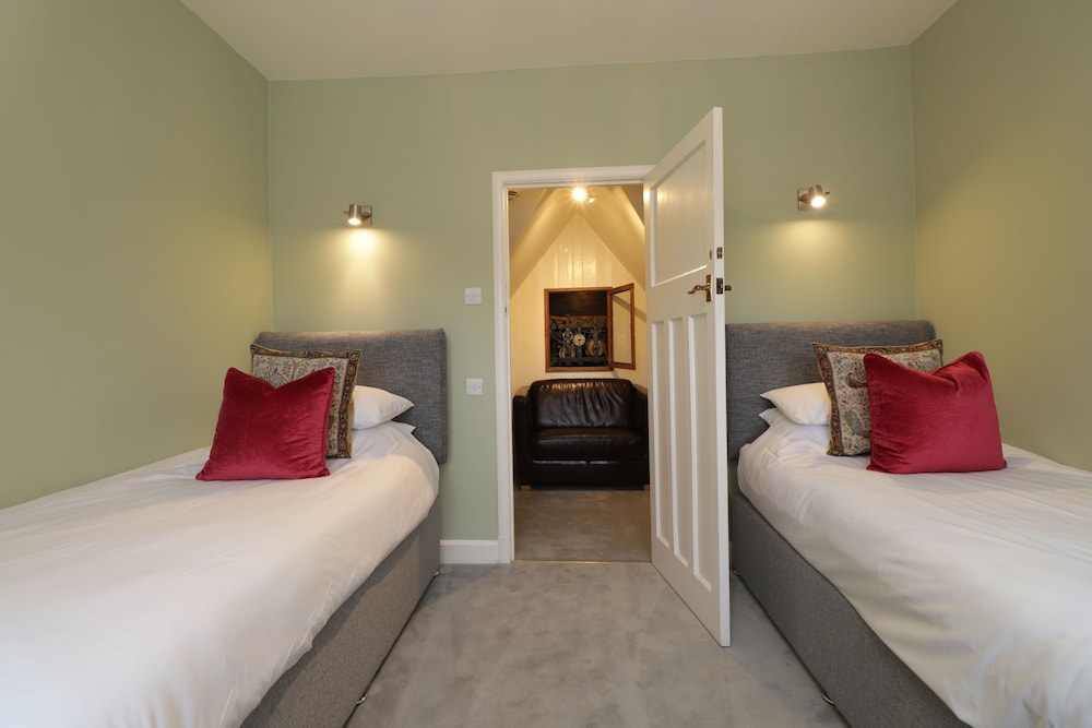 The Stable Courtyard Bedrooms At Leeds Castle 3/44