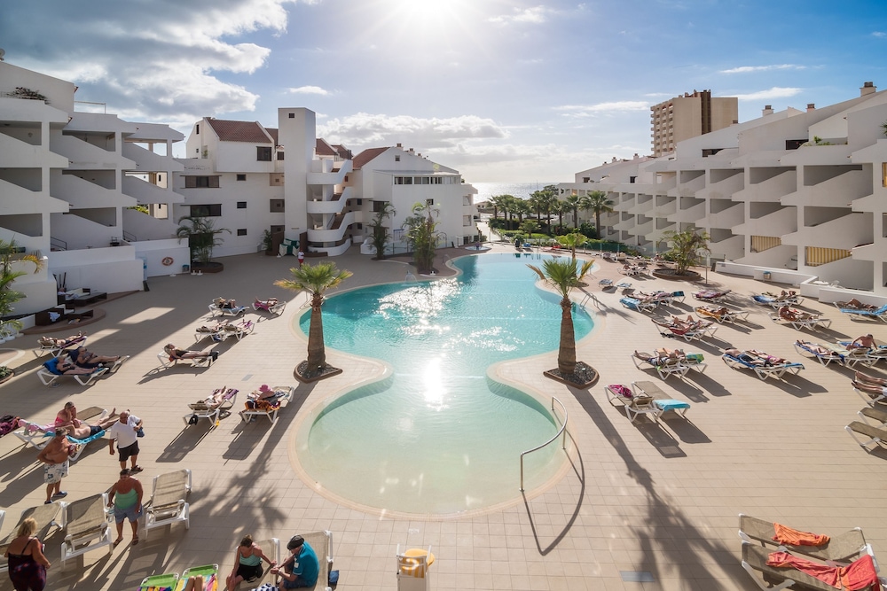 PALOMA BEACH APARTMENTS 10/57