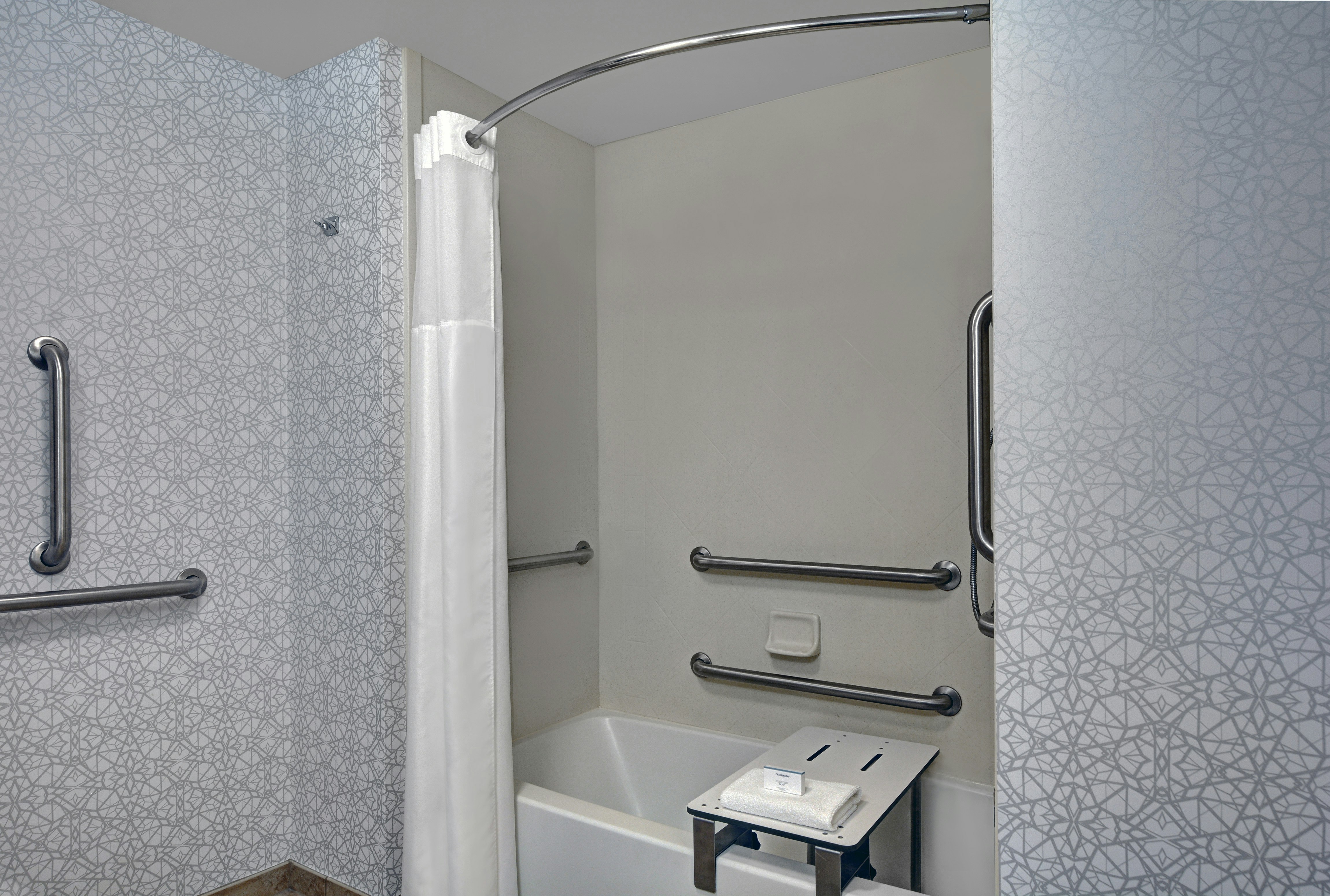 غرفة بسرير كينج لذوي الإعاقة، Hampton Inn Bath Brunswick Area Me 2/2
