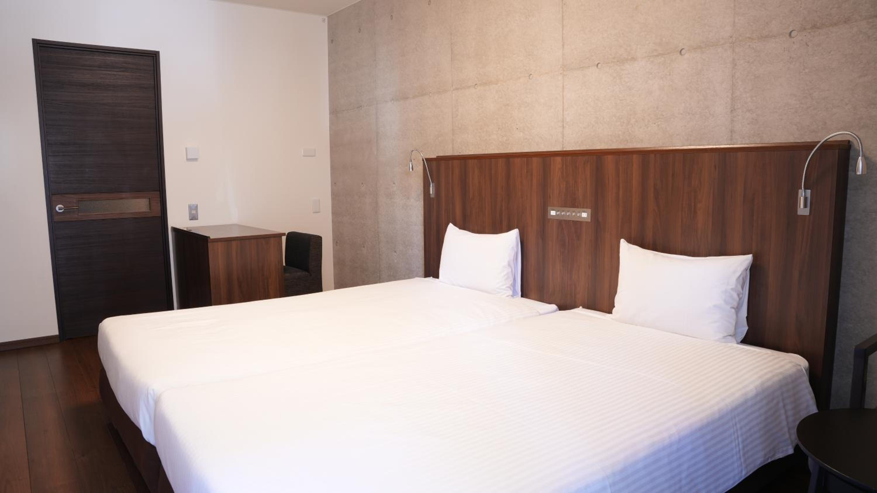 Adjoining, Condo, Twin Beds, Kitchen, Lounge Access، The Breakfast Hotel Porto Ishigaki 5/10