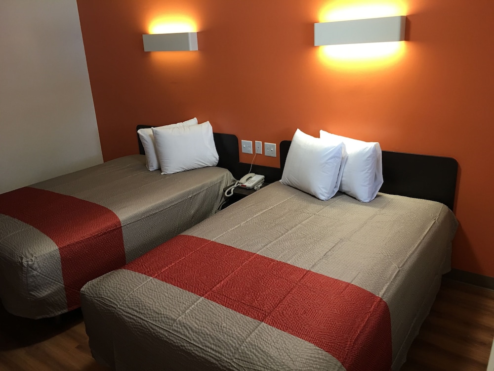 Motel6 Greenville, SC 38/60