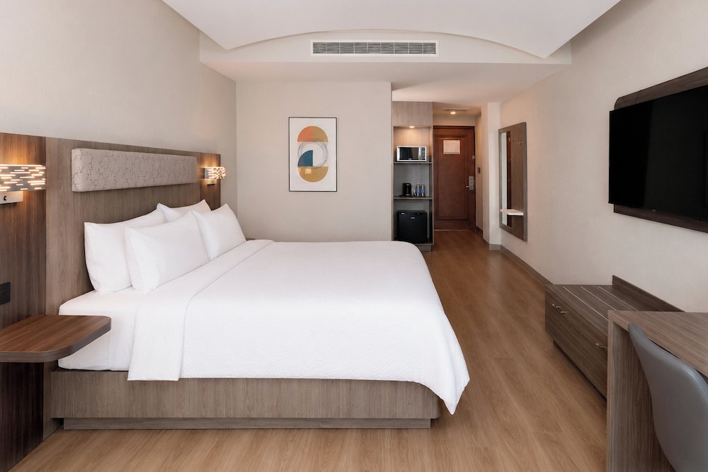 Standard, King Bed, Extra Floor Space