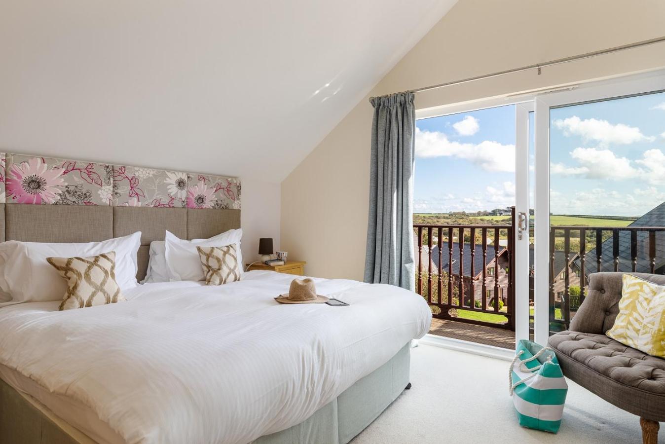 Wooden, Superior, Lodge, 4 Beds, Pet Friendly, Hot Tub