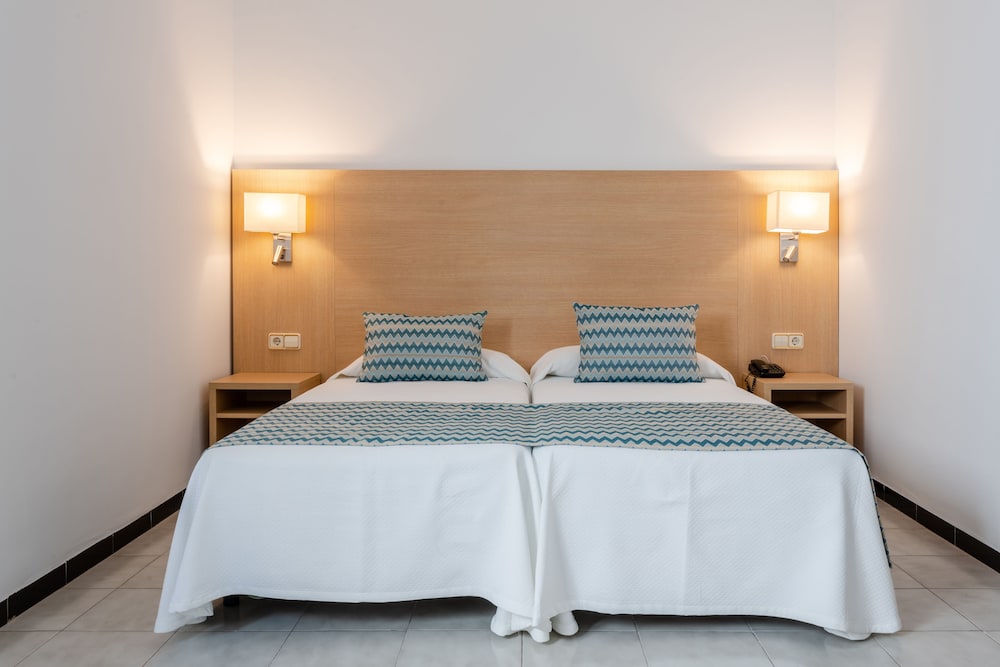 Hotel Riutort 11/28