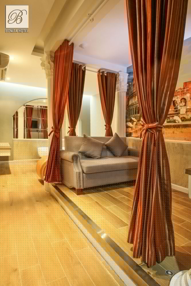 Collection O District 10 - Bonita Grand Hotel 44/50