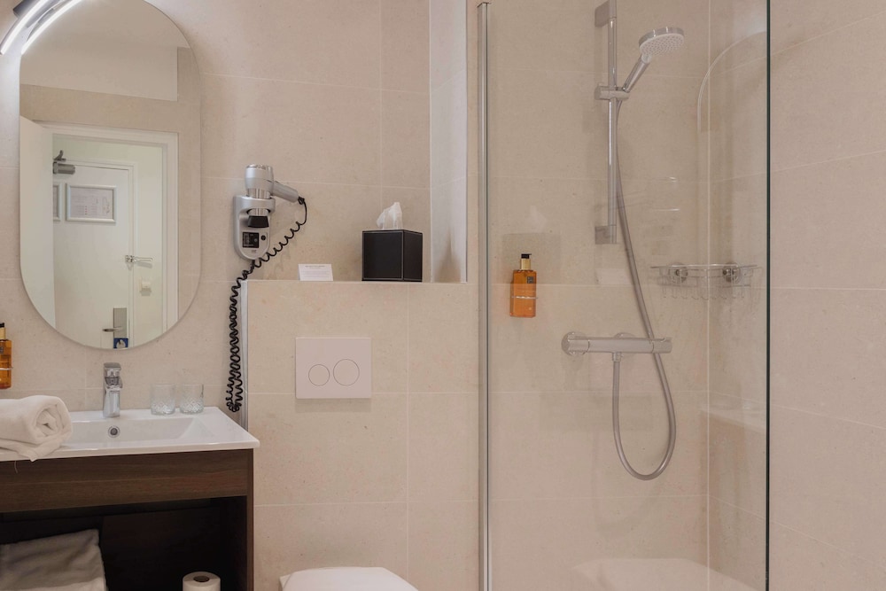 غرفة سوبيريور بسرير كوين، Best Western Hotel De France 8/8