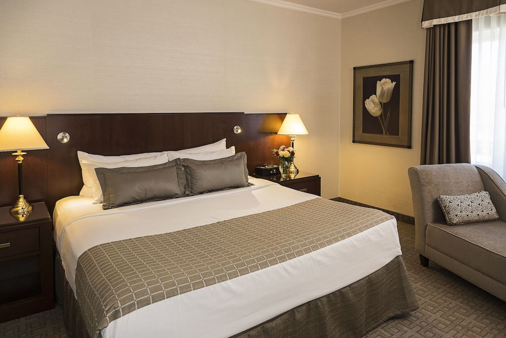 ELGIN CLASS, EXECUTIVE, KING BED
