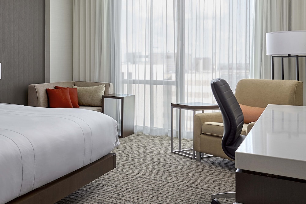 CALGARY AIRPORT MARRIOTT IN-TERMINAL HOTEL 13/33