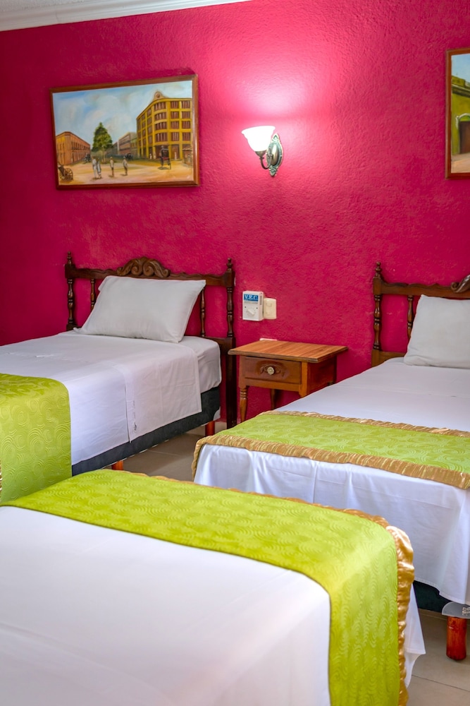 غرفة قياسية ثلاثية بثلاثة أسرّة، Hotel Santa Lucia 3/3