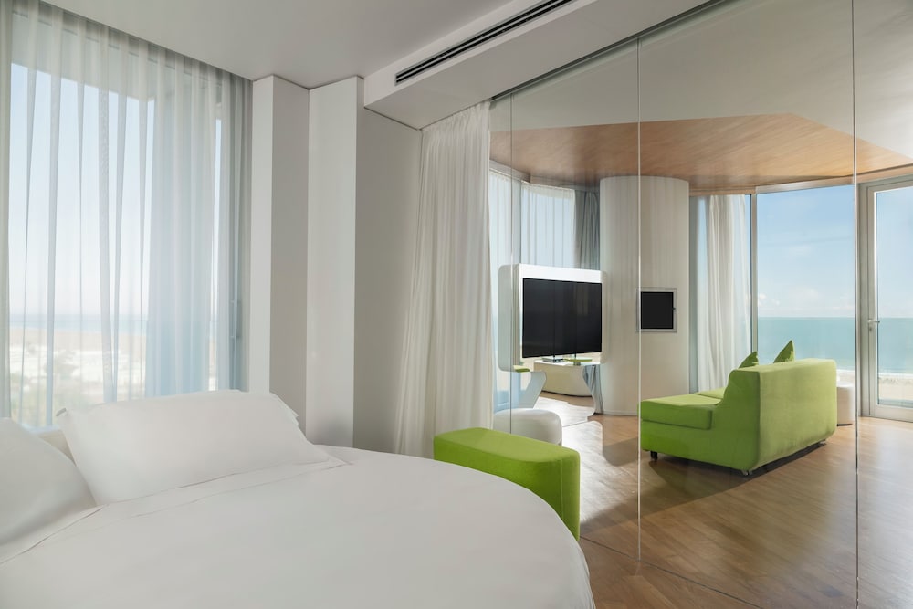 i-Suite Hotel 10/50