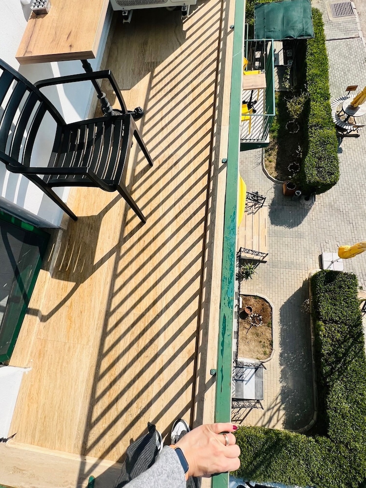 Limon Inn Hotel 53/60