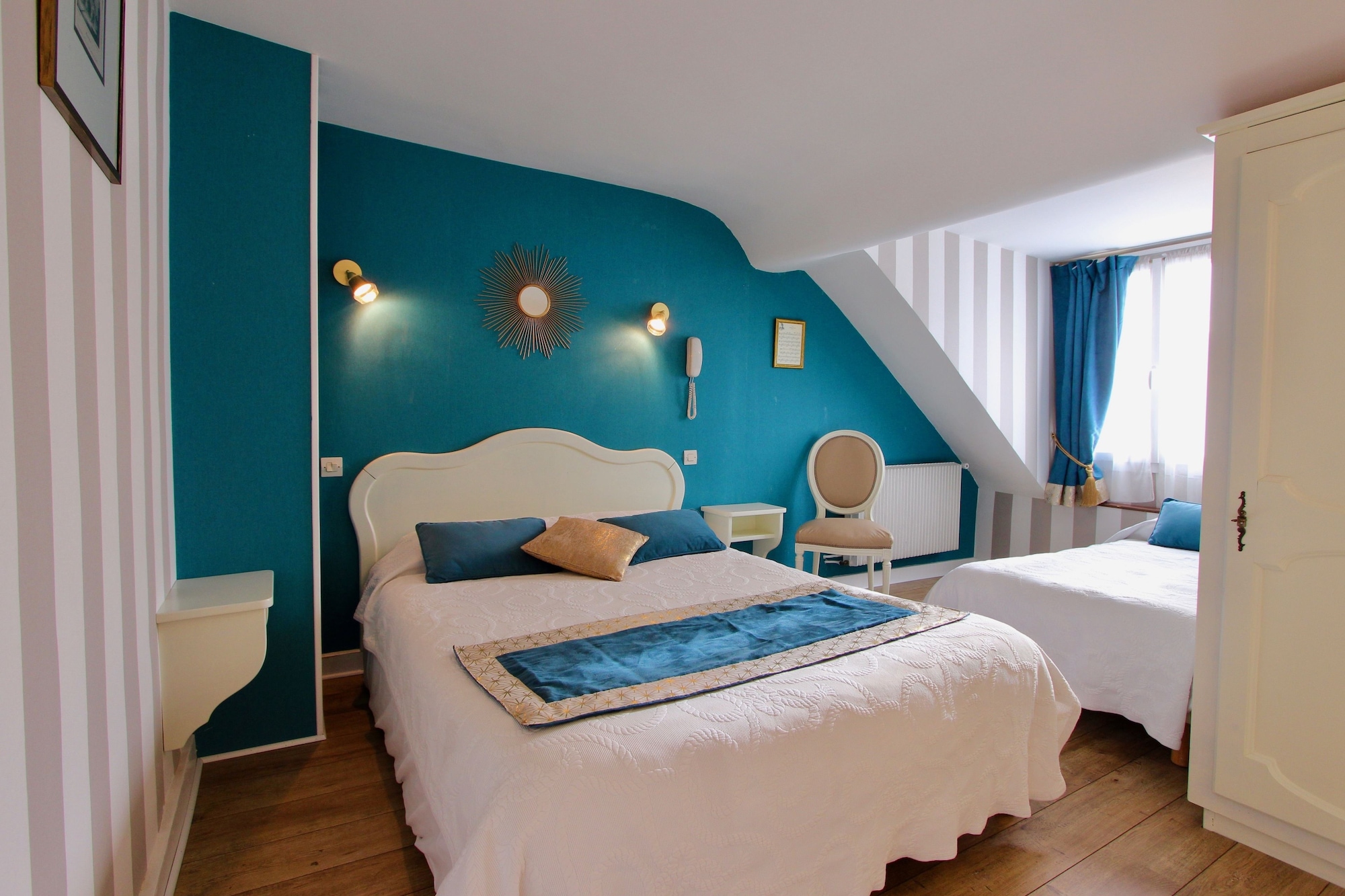 ROOM, TRIPLE