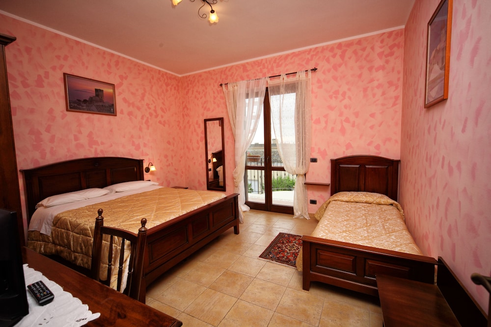 ROOM, TRIPLE