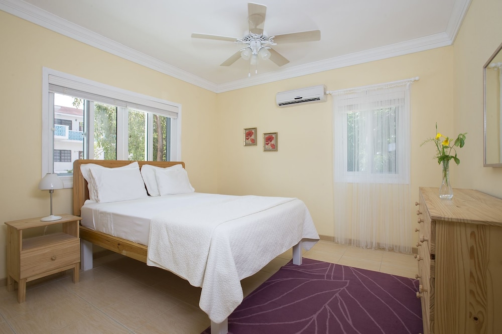 Sir Charles Guest House 11/34