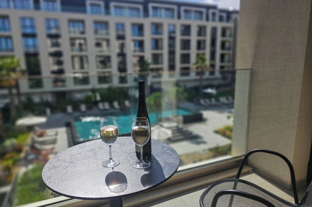 Azur Premium Resort 61/75
