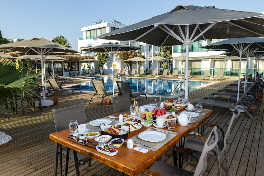 Yalipark Beach Hotel 52/65
